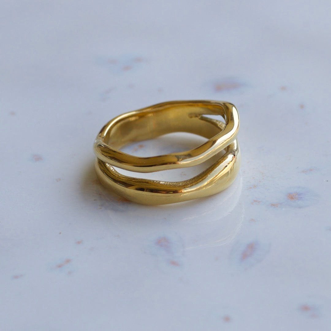 Shantina – Doppellagiger Wellen-Gold-Stapelring