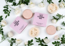 Cleanser del viso schiumoso delicato con argilla rosa e burro di karité - per pelle sensibile e normale - qualità artigianale