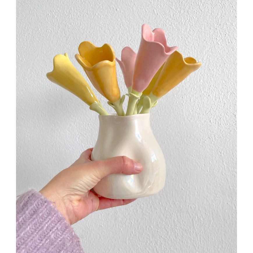 Tulipán de cerámica – Tallo de flor decorativo hecho a mano (14–16 cm)
