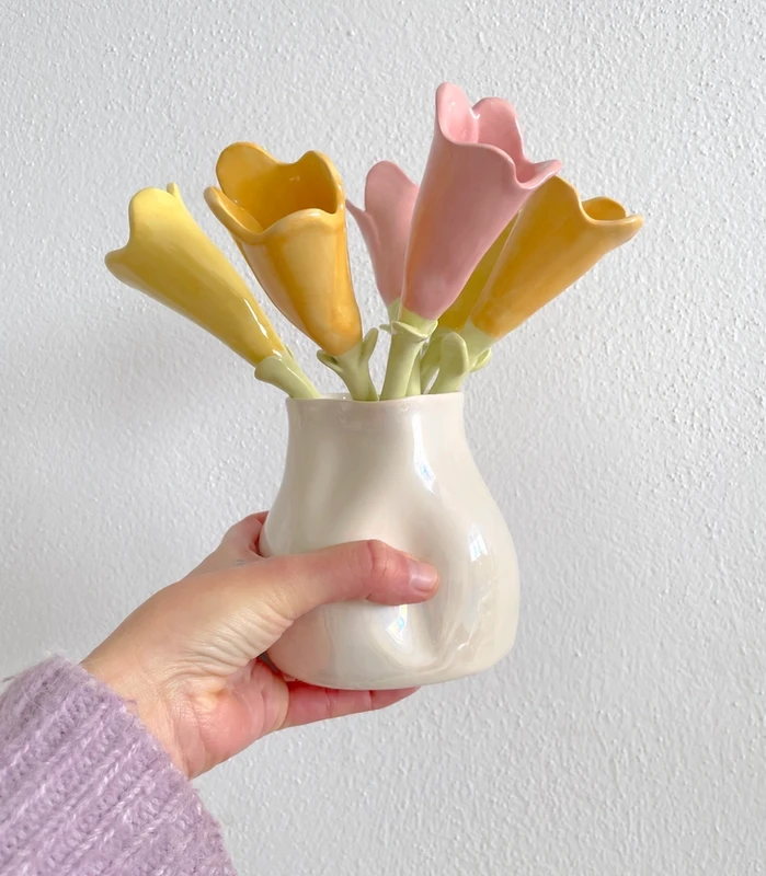 Ceramic Tulip – Handmade Decorative Flower Stem (14–16 cm)