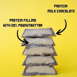 Taza de mantequilla de maní y chocolate con leche proteica