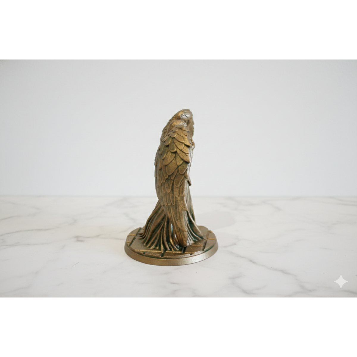 Sculpture d’ange avec cœur – peinte à la main