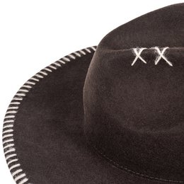 CAPPELLO IN FELTRO A TENDA LARGA - uncinetto