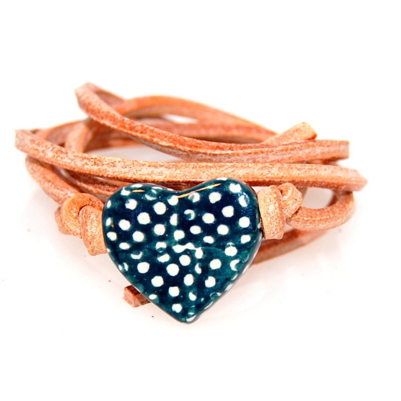 Natural leather bracelet with dots heart