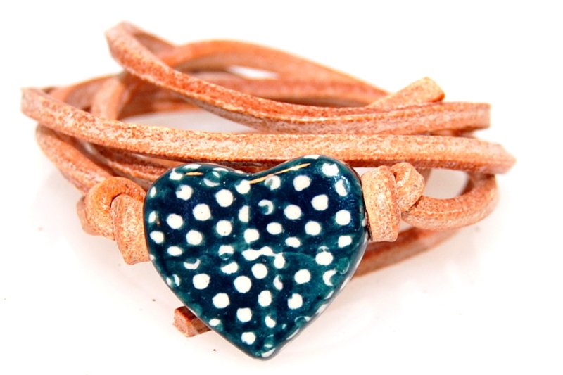 Natural leather bracelet with dots heart