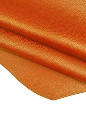 K0038LB | Marcapáginas con forma de corazón hecho en Italia en piel genuina plena flor, grano dólar - Color naranja - Dimensiones: 6 x 5,5 x 0,5 cm - Embalaje: caja de regalo con fondo/tapa rígidos