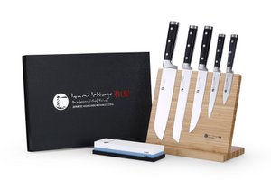 IZUMI ICHIAGO - 5 pcs. Santoku knife set "Professional Chef Knives" including bamboo magnetic knife holder and water whetstone