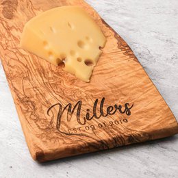 Planche de charcuterie en bois d'olivier faite à la main avec poignée