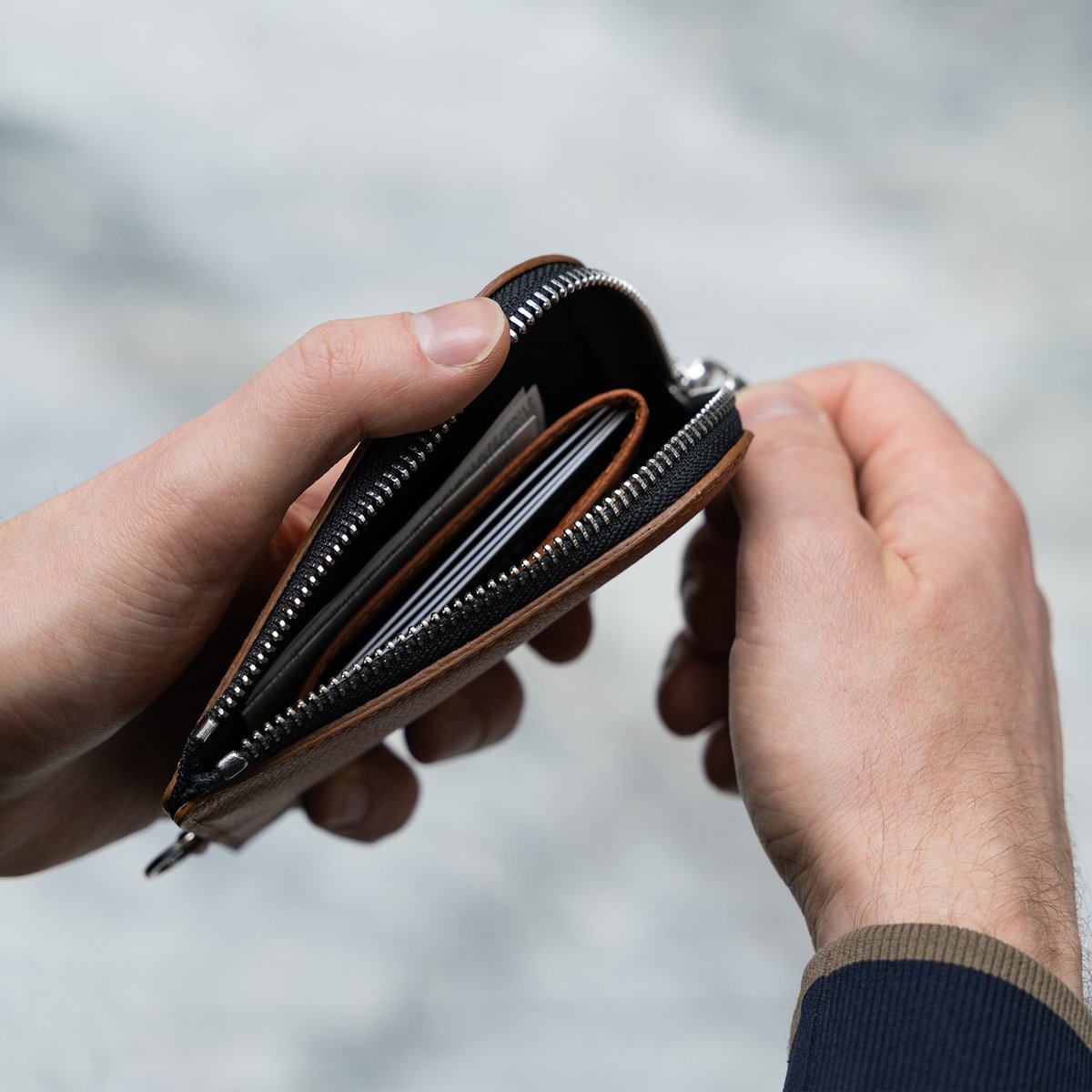 Braunes Leder-Portemonnaie mit Reißverschluss an Kette für Herren und Damen