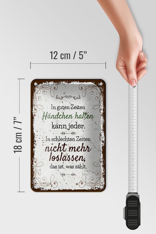 Blikken bord met de tekst 'Houd elkaars hand in goede tijden' bord van 12x18 cm