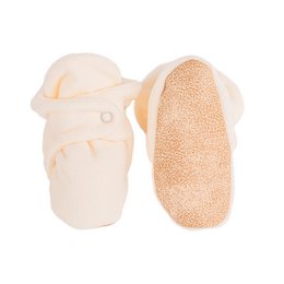 Soft, cozy ecru baby booties with a bow detail, suitable for infants aged 6-36 months.