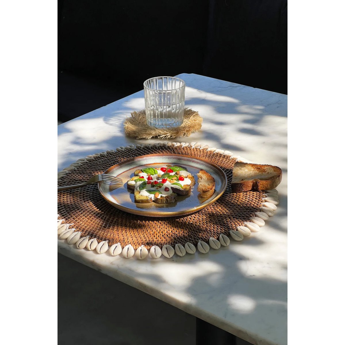 The Colonial Shell Placemat - Natural Brown