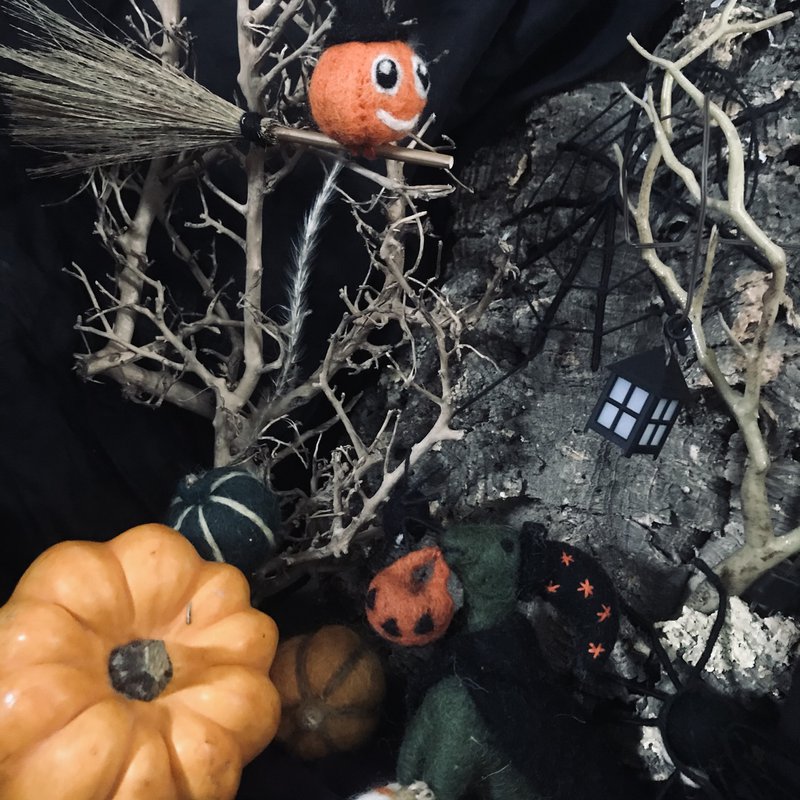 Håndlavet hængende filt flyvende græskar biologisk nedbrydelig Halloween dekoration