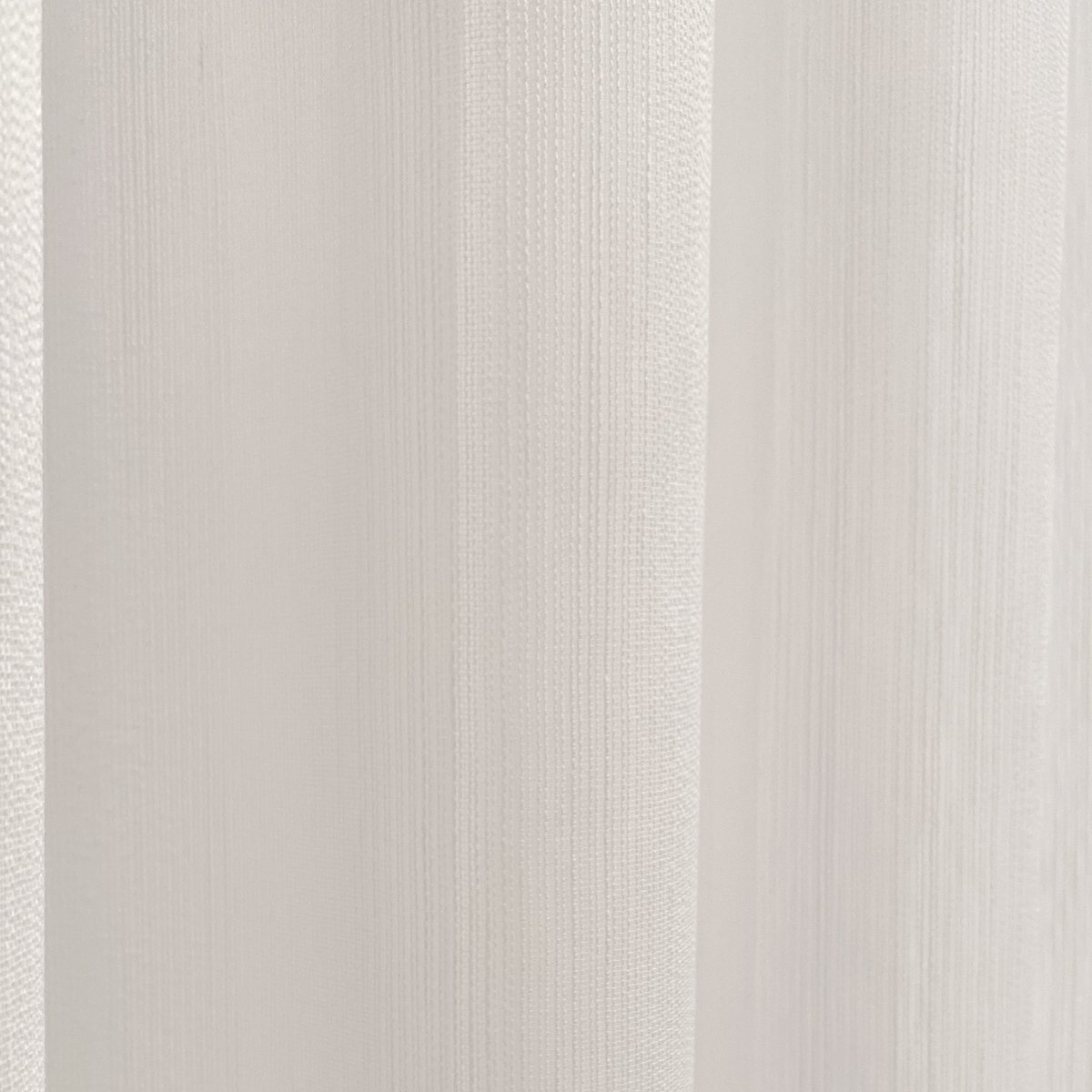 Rideau translucide en ruban multifonction. Rideaux de qualité fabriqués avec des matériaux recyclés. Couleur blanche. Rideaux pour salon, chambre et cuisine.
