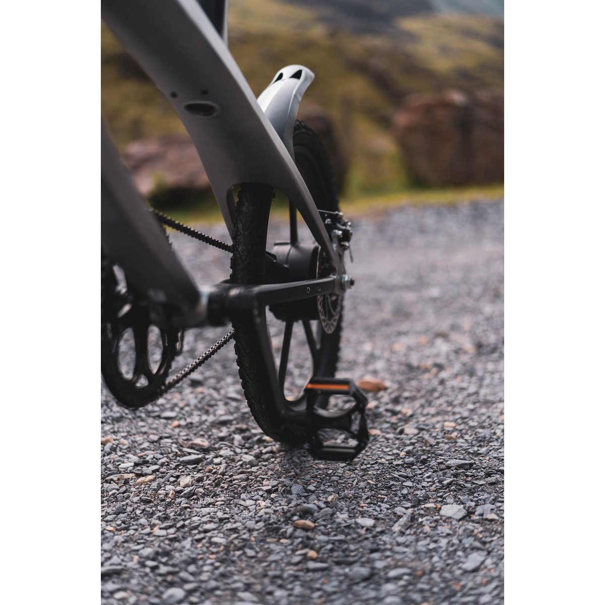 Le vélo électrique Cruzaa Pedal-assist Bluetooth Carbon Black