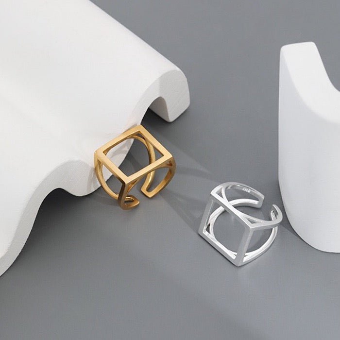 Bague carrée minimaliste au look audacieux