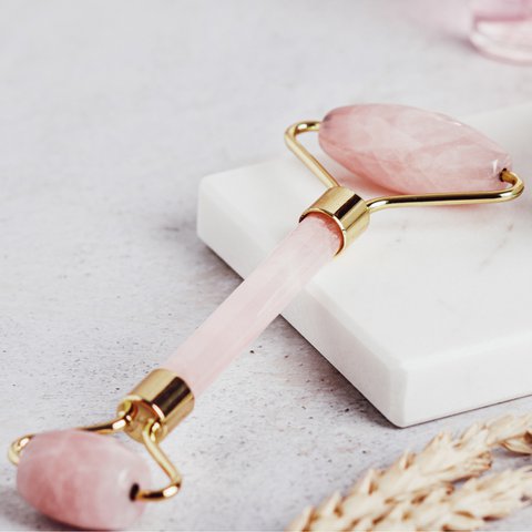 Massage Roller – Rose Quartz – Natural Stone – Beauty and Massage Accessory – Lifting and Bright Complexion – Cover Provided