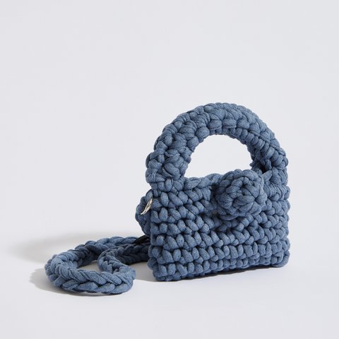 “Kalliopi” gehaakt telefoonhoesje met extra crossbody band denimblauw