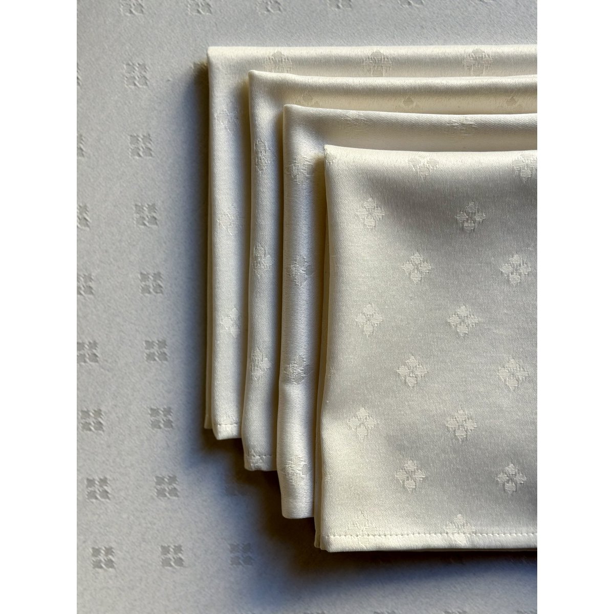 Classic napkin with an ornament | Classic Dinner