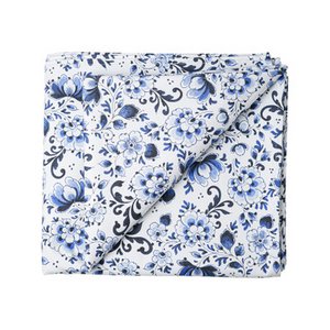 Tablecloth flowers white