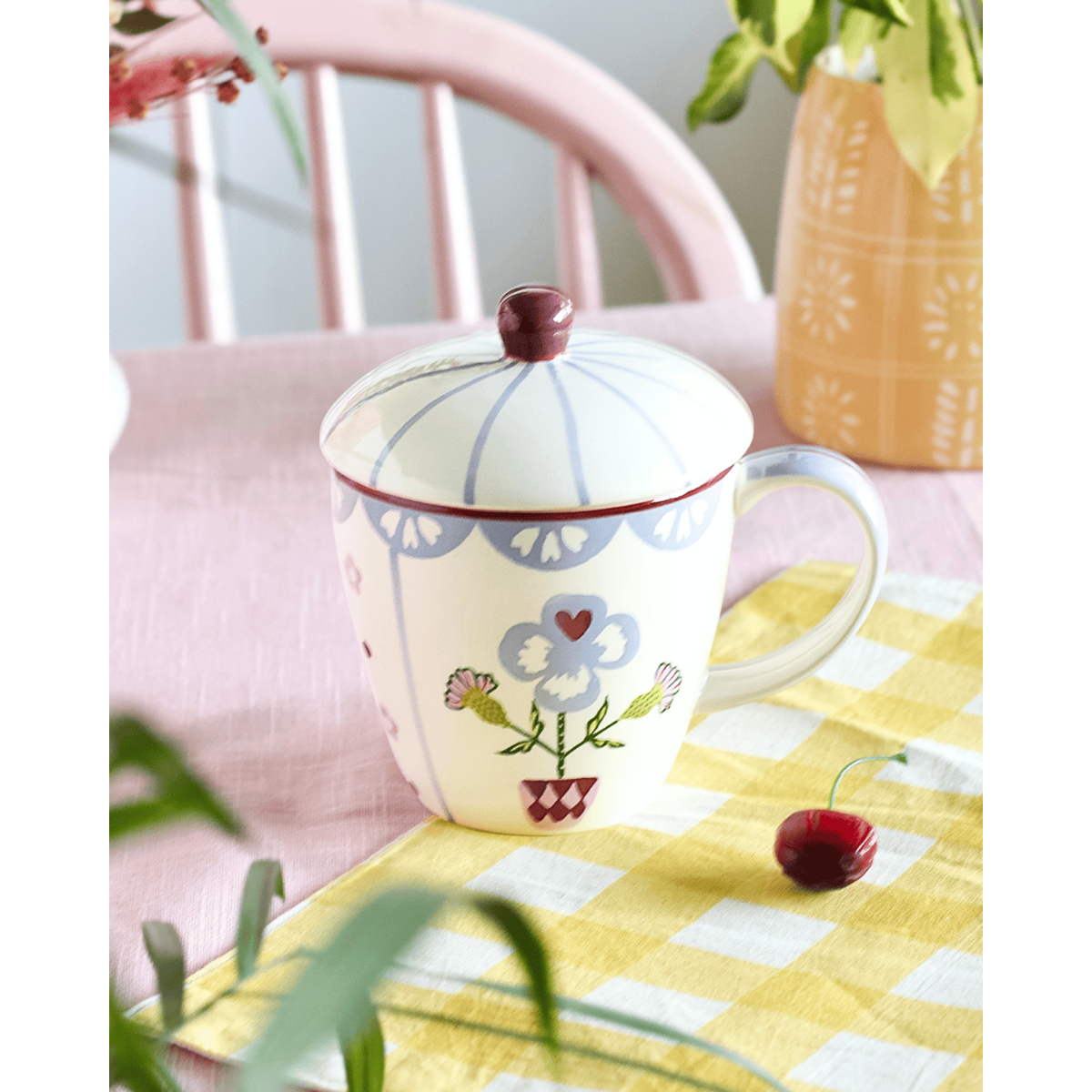 Handpainted Ceramic Coffee Mug With Lid - Floral Pattern, 385ml