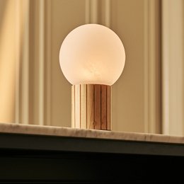 Nadine lysebrun genopladelig bordlampe