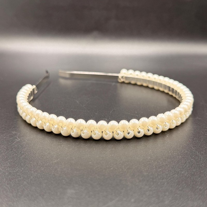 Fine pearl headband for simple bridal hairstyles