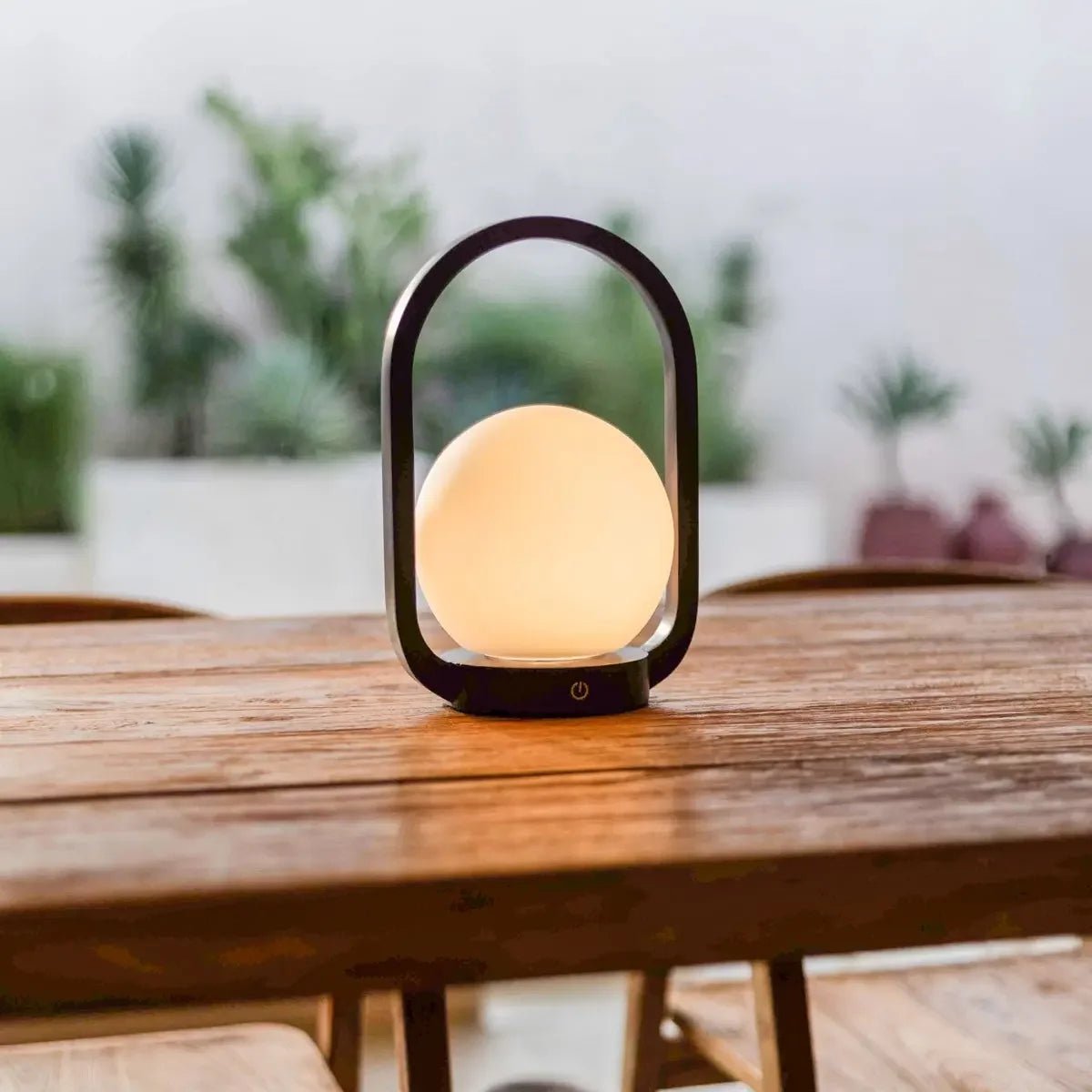 Skye dunkelbraune wiederaufladbare Holzlampe