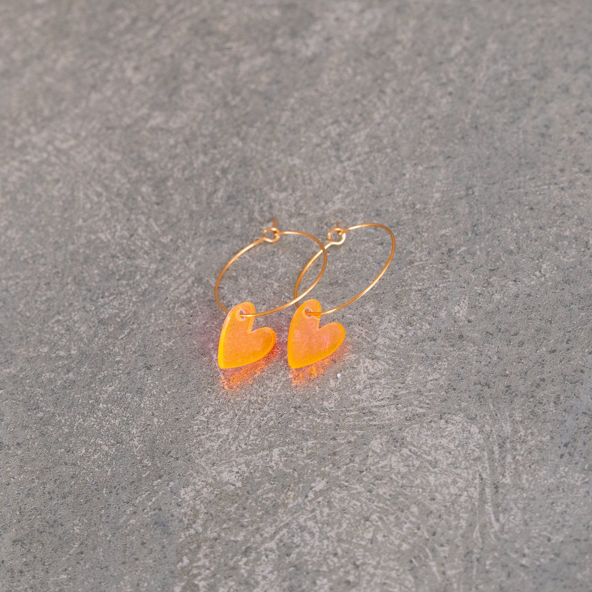 Kolczyki Hoops Lume Charms | Serce Neonowa Pomarańcza