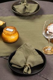 Linen table runner Moss
