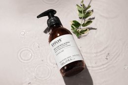 Acqua micellare pulita profonda