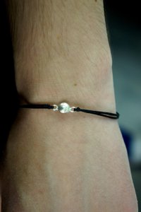 Verstellbares Armband aus Wachskordel: Echte Muschel – Sterlingsilber