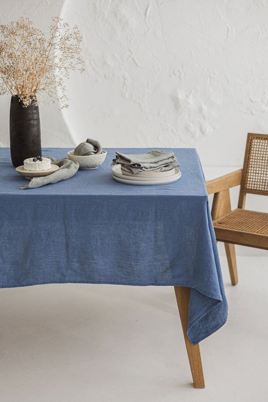 Åndbar og allergivenlig linneddug i Dusk Blue
