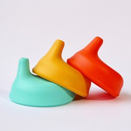 Membro della tazza con beccuccio giallo