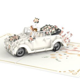 Bryllupsbil med pop-up-kort til lesbisk brud og brudgom