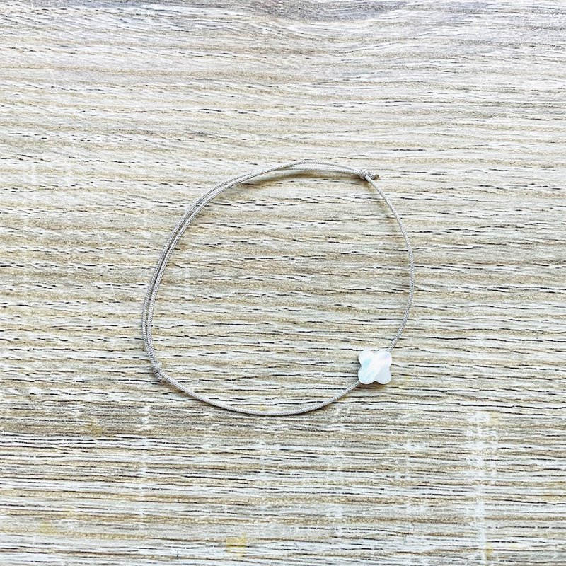 Camille parelmoer kinderarmband met verstelbaar zilveren koord
