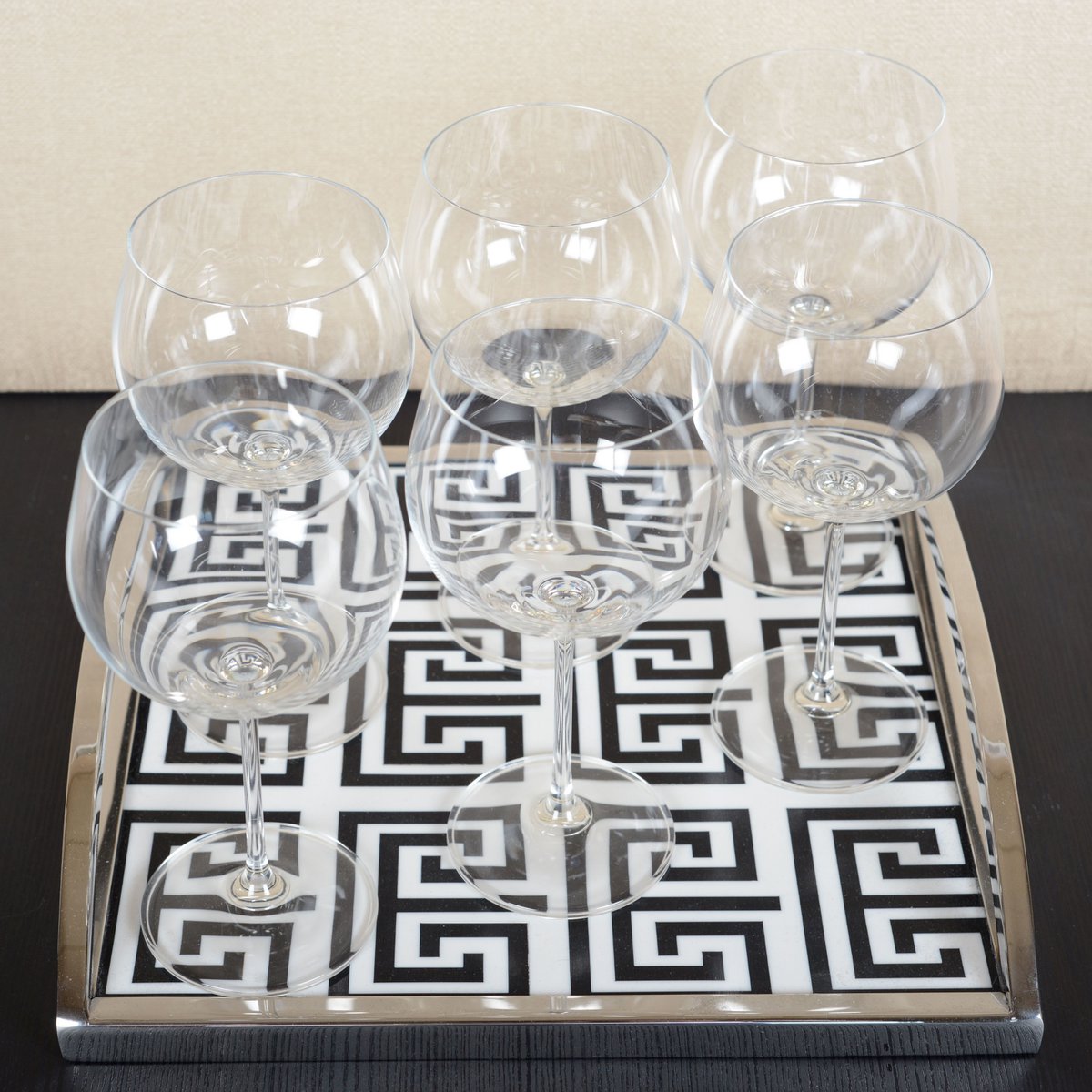 BLACK AND WHITE RECTANGULAR TRAY 30X30X6CM