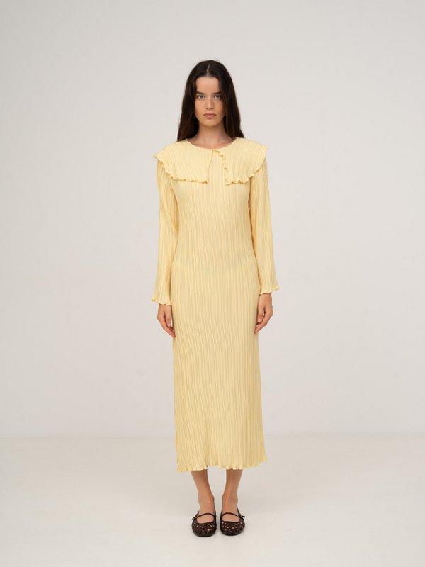 Langes gelbes Faltenkleid von Beurre