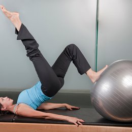 Yoga and Fitness Ball Size S 55 cm Gray - Pump Supplied - Resistant and Multi-Use - Gym Ball - Optimal Adhesion