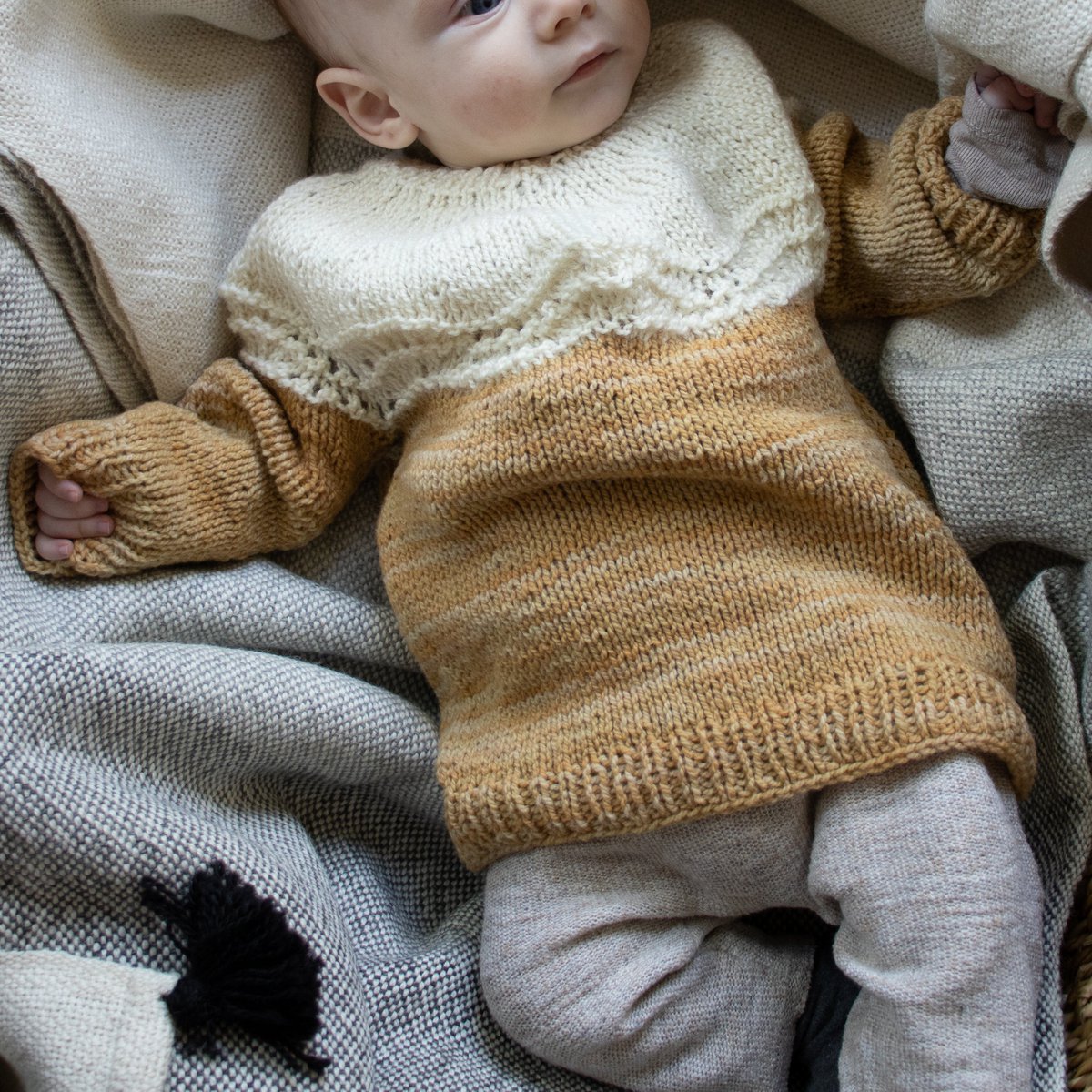 Two-tone pullover