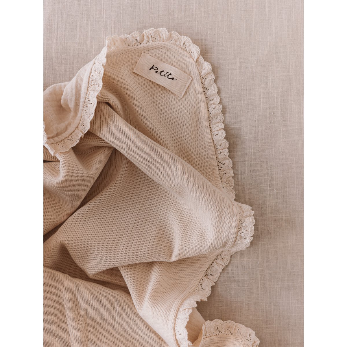 Tricot + Couverture Mousseline / crème au beurre + dentelle