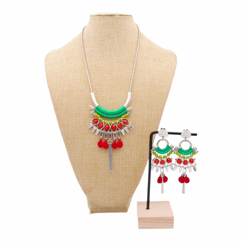 Collana di tendenza TRINIDAD in stile floreale verde e corallo
