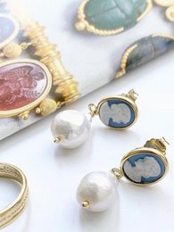 Kolczyki Mini Cameo w kolorze błękitnego nieba z perłami
