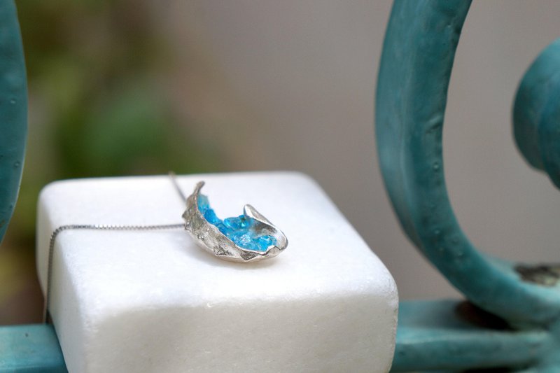 Sea Shell Necklace: Blue Murano Glass - Gold Plated Sterling Silver