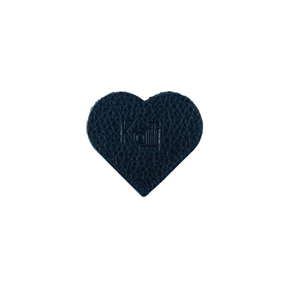 K0038AB | Made in Italy Heart Bookmark in echt volnerf leer, dollar grain - Zwarte kleur - Afmetingen: 6 x 5,5 x 0,5 cm - Verpakking: stijve bodem/deksel Geschenkdoos