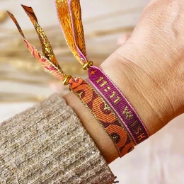 Ribbon bracelet retro