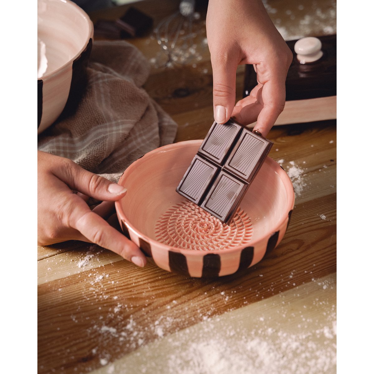 Medium Vintage Pottery Grater Bowl Pink and Brown - CHOCOLATE