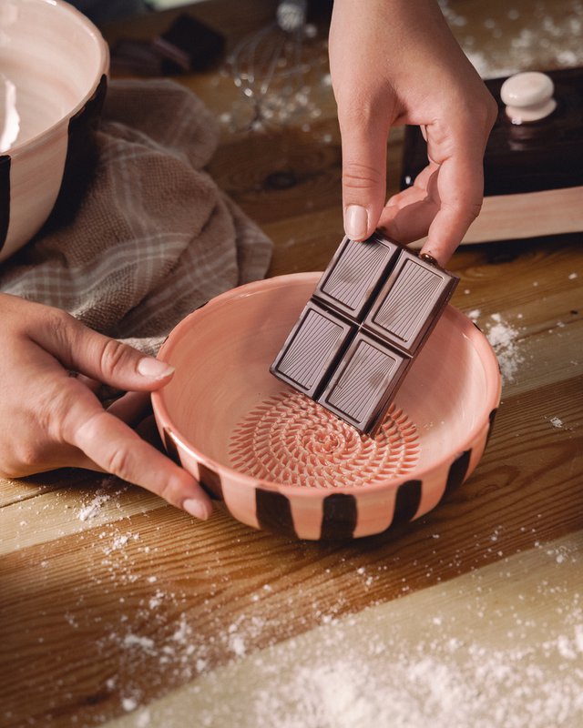 Medium Vintage Pottery Grater Bowl Pink and Brown - CHOCOLATE