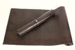 Camino de mesa piel de cocodrilo marrón oscuro 150 cm piel sintética