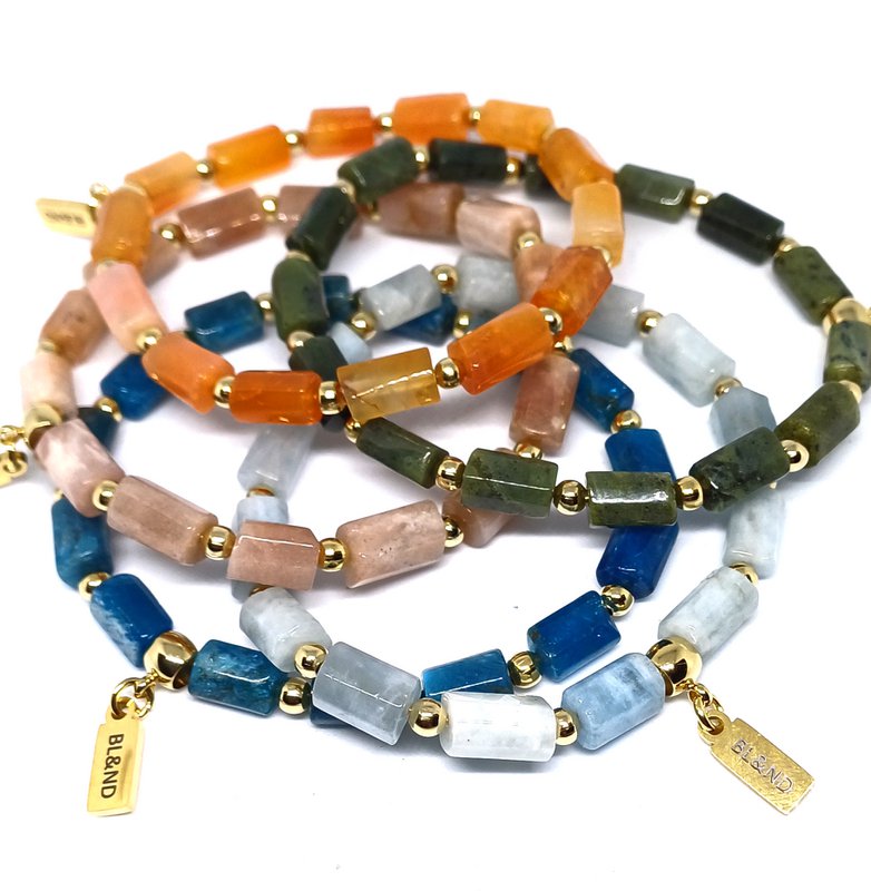 Bracciale elasticizzato con colonna di pietre preziose